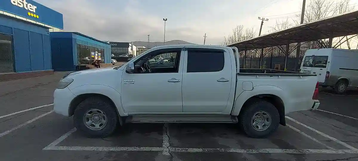 Toyota Hilux 2013 года за 9 500 000 тг. в Алматы