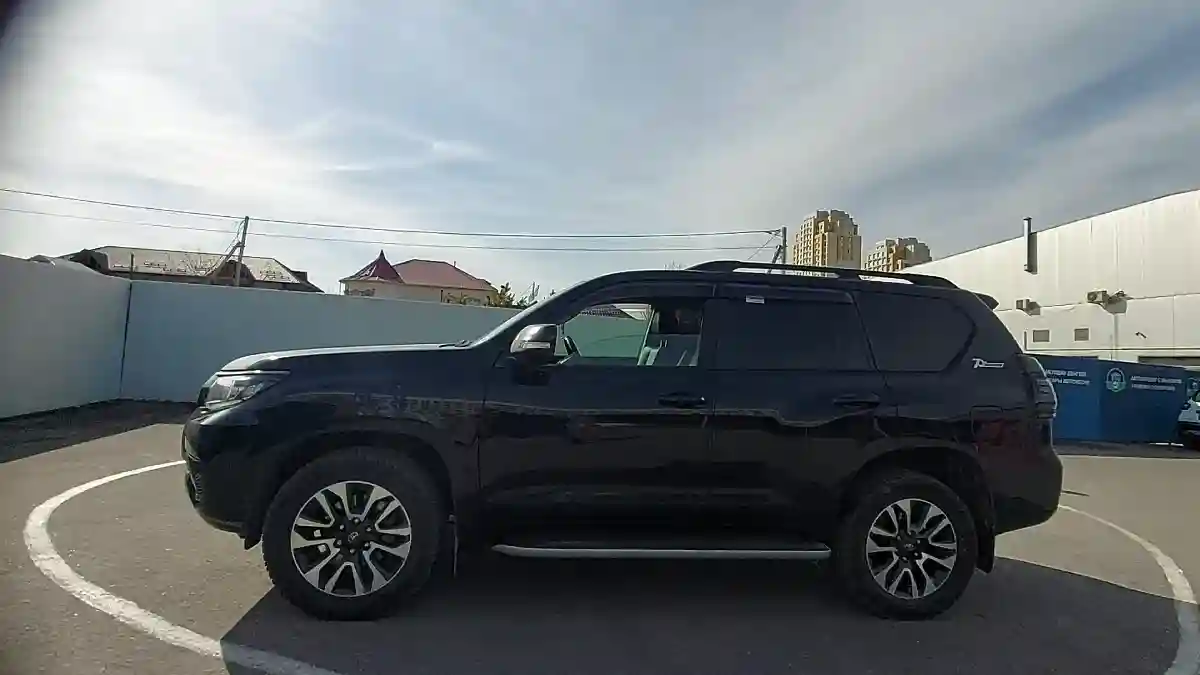 Toyota Land Cruiser Prado 2021 года за 30 000 000 тг. в Шымкент