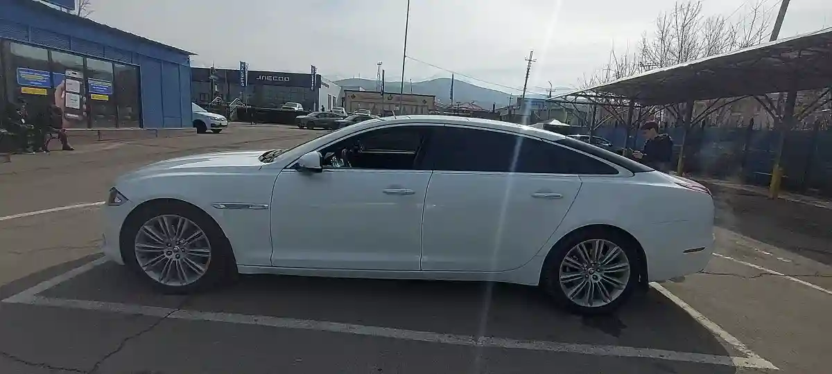 Jaguar XJ 2013 года за 15 000 000 тг. в Алматы