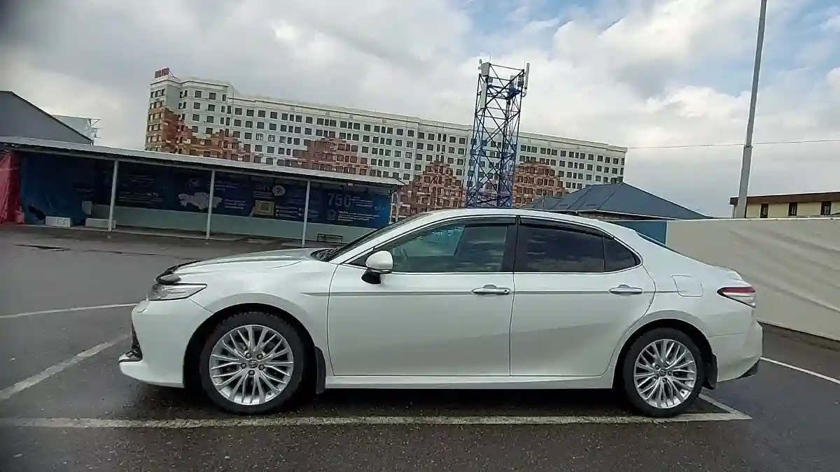 Toyota Camry 2021 года за 14 000 000 тг. в Шымкент