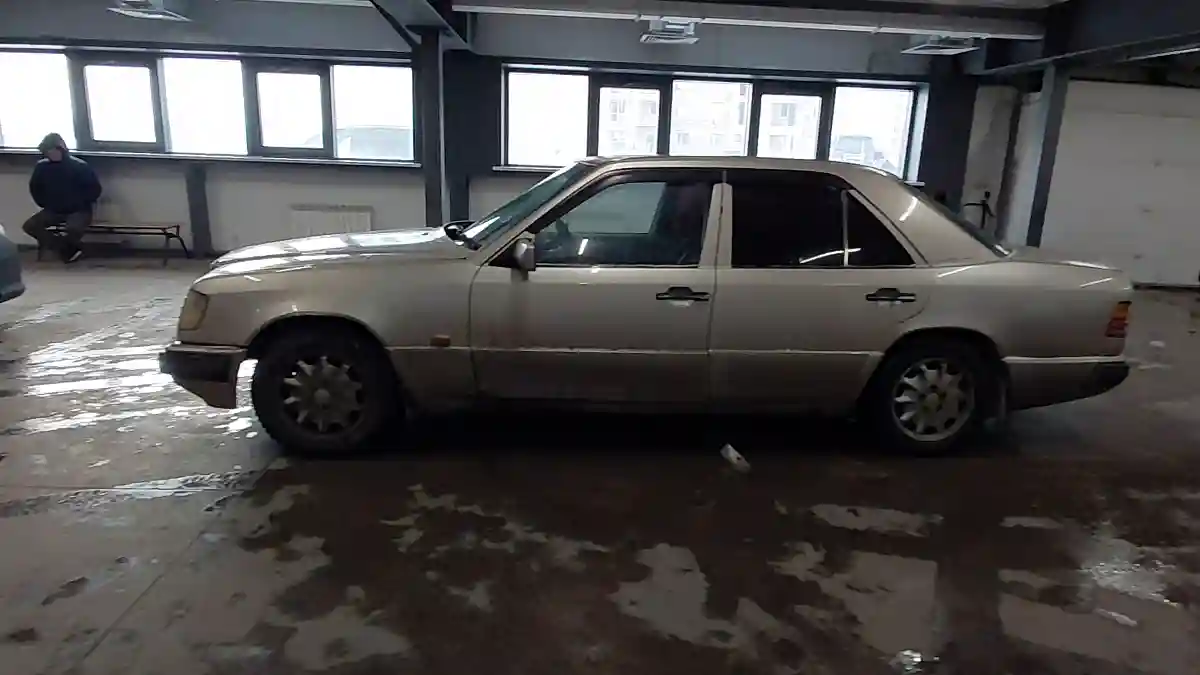 Mercedes-Benz E-Класс 1993 года за 1 600 000 тг. в Астана