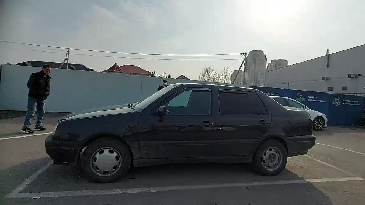 Volkswagen Vento 1993 года за 1 750 000 тг. в Шымкент