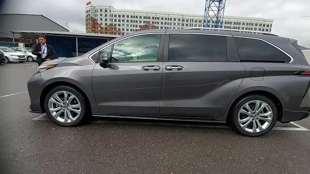 Toyota Sienna 2021 года за 18 000 000 тг. в Шымкент