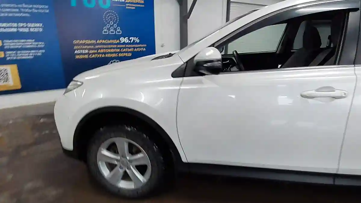 Toyota RAV4 2015 года за 10 000 000 тг. в Астана