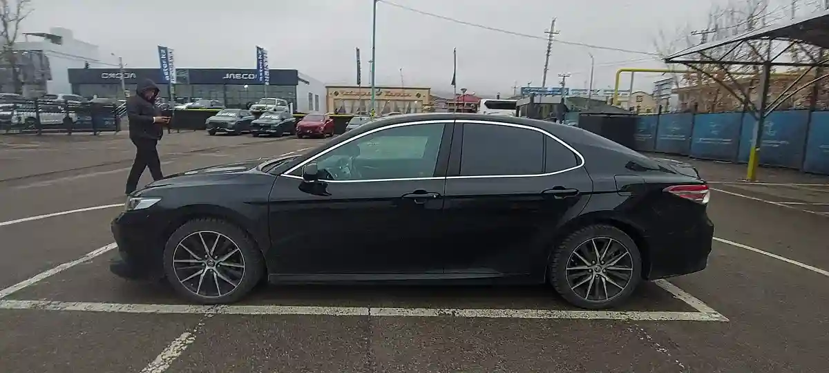 Toyota Camry 2018 года за 10 500 000 тг. в Алматы