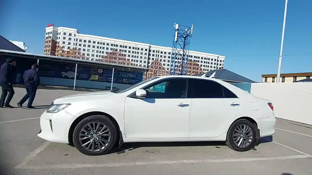 Toyota Camry 2015 года за 11 700 000 тг. в Шымкент