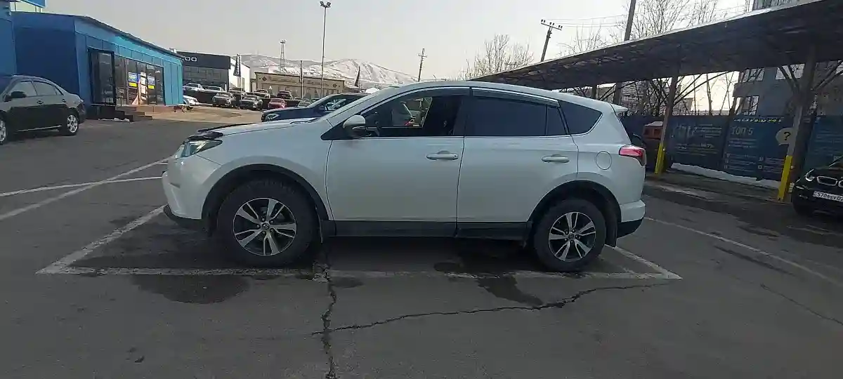 Toyota RAV4 2016 года за 10 000 000 тг. в Алматы