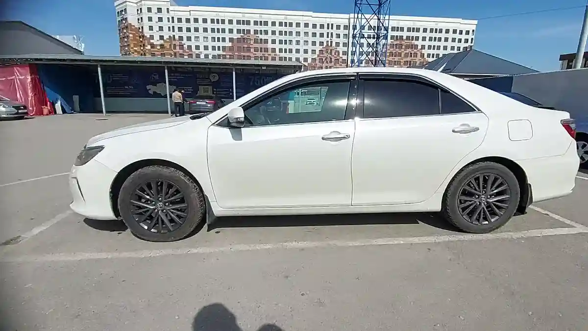 Toyota Camry 2015 года за 10 700 000 тг. в Шымкент