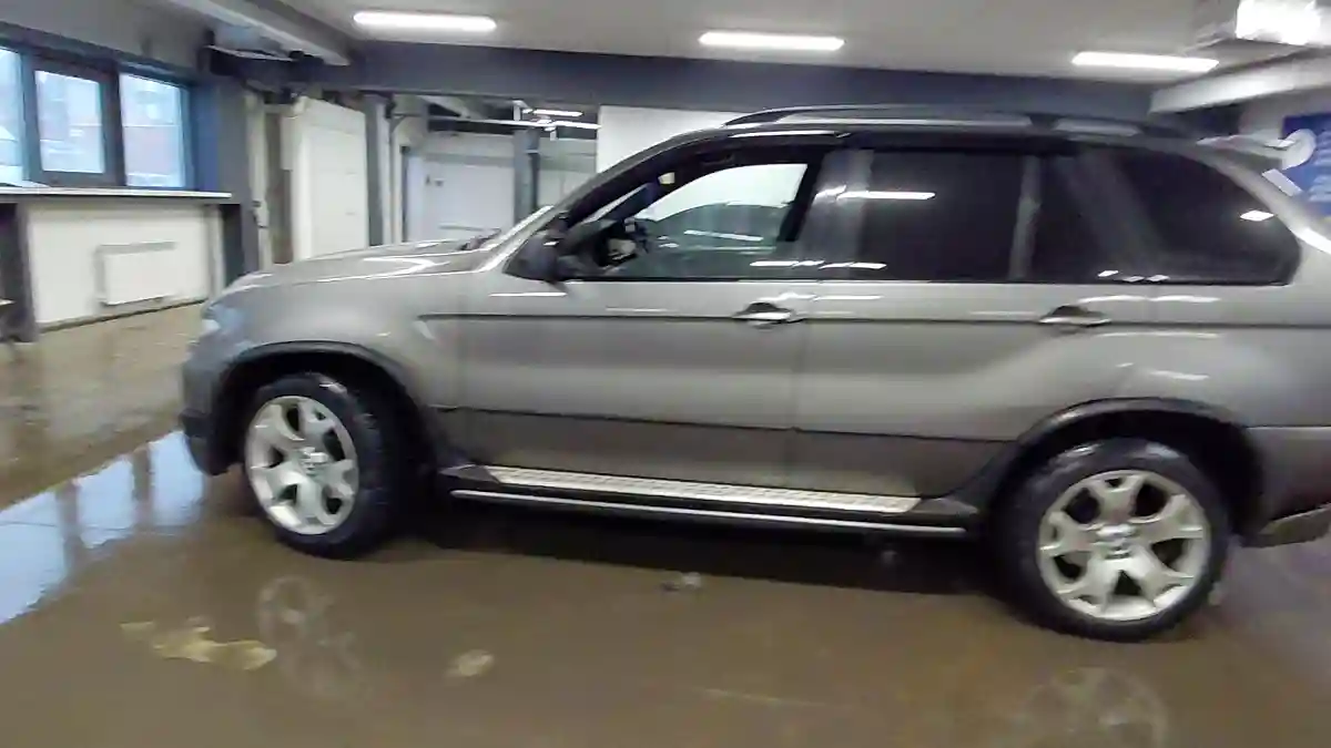 BMW X5 2004 года за 7 500 000 тг. в Астана