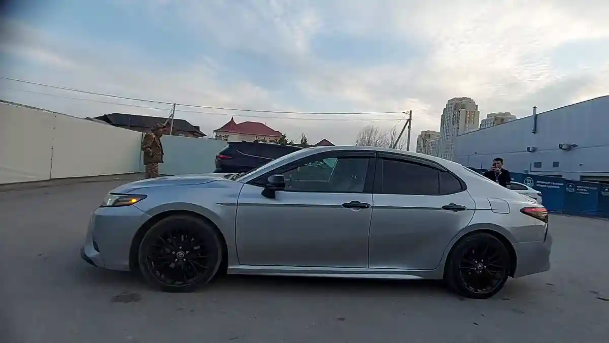 Toyota Camry 2020 года за 12 500 000 тг. в Шымкент