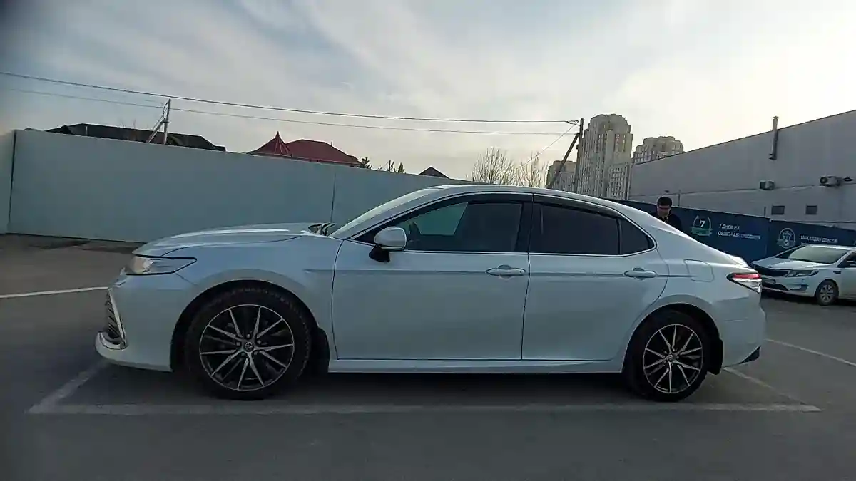 Toyota Camry 2021 года за 17 000 000 тг. в Шымкент