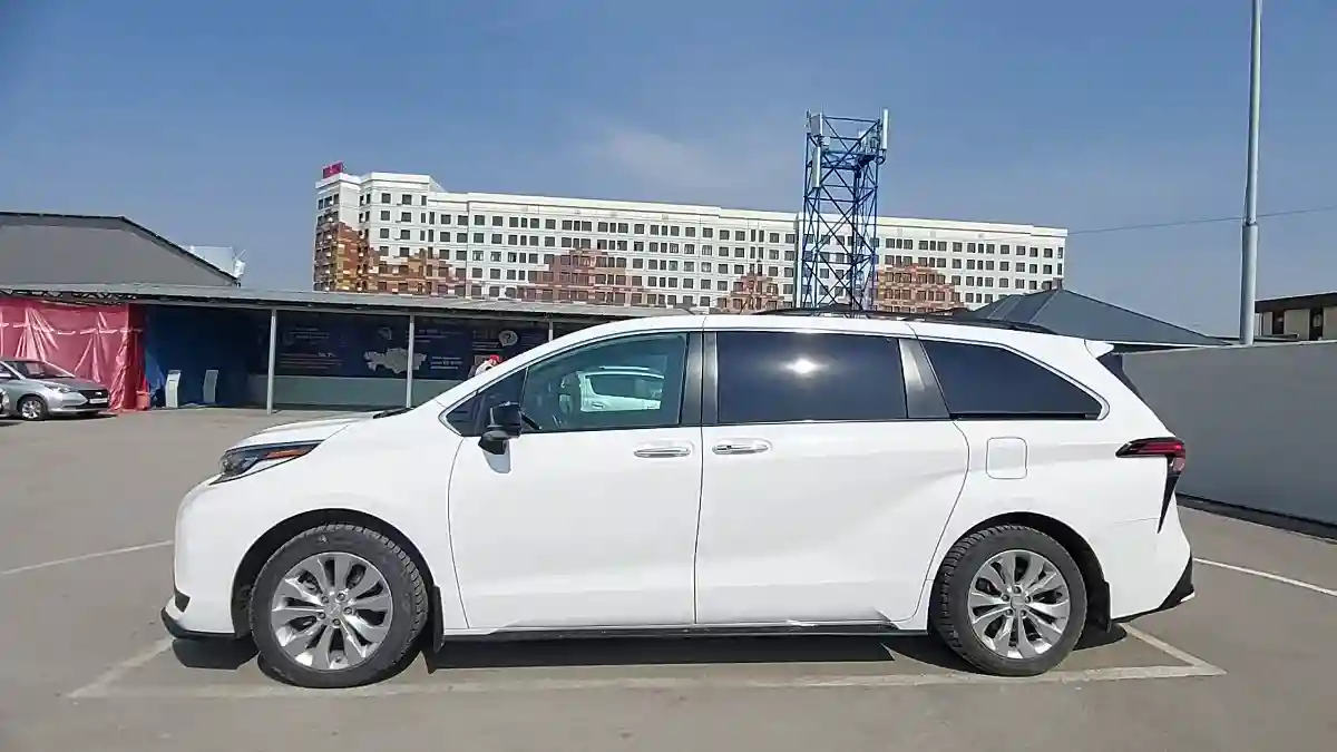Toyota Sienna 2021 года за 21 000 000 тг. в Шымкент