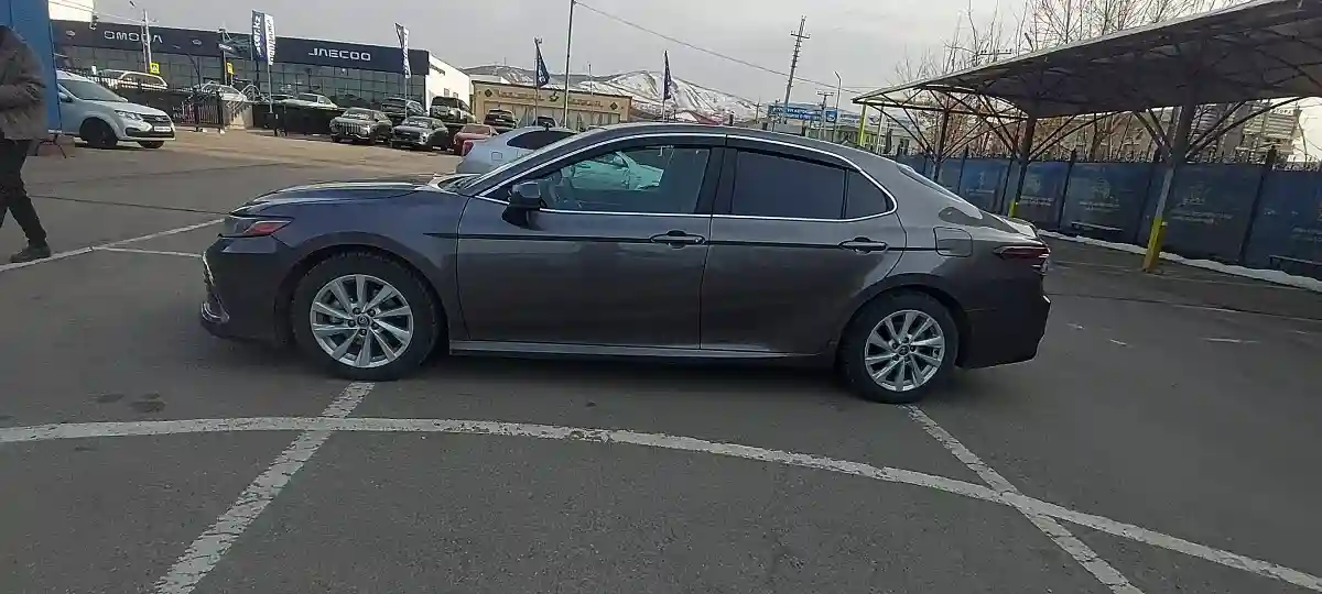 Toyota Camry 2023 года за 13 800 000 тг. в Алматы