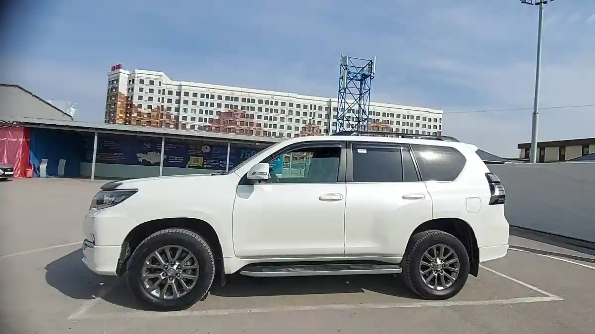 Toyota Land Cruiser Prado 2019 года за 24 300 000 тг. в Шымкент
