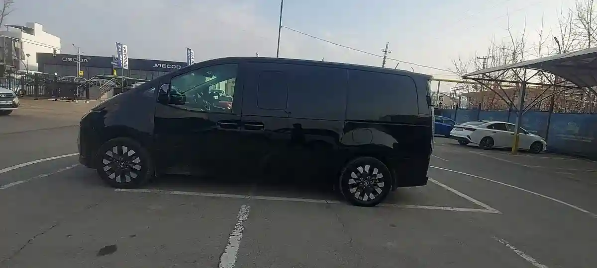 Hyundai Staria 2023 года за 23 000 000 тг. в Алматы