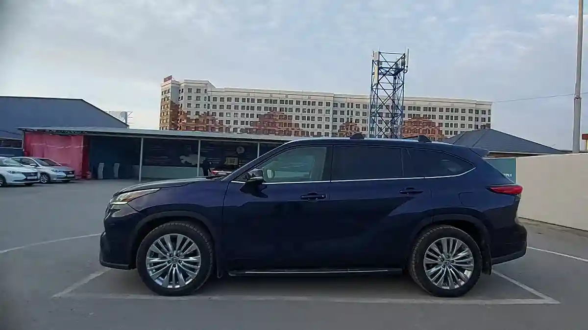 Toyota Highlander 2022 года за 22 000 000 тг. в Шымкент