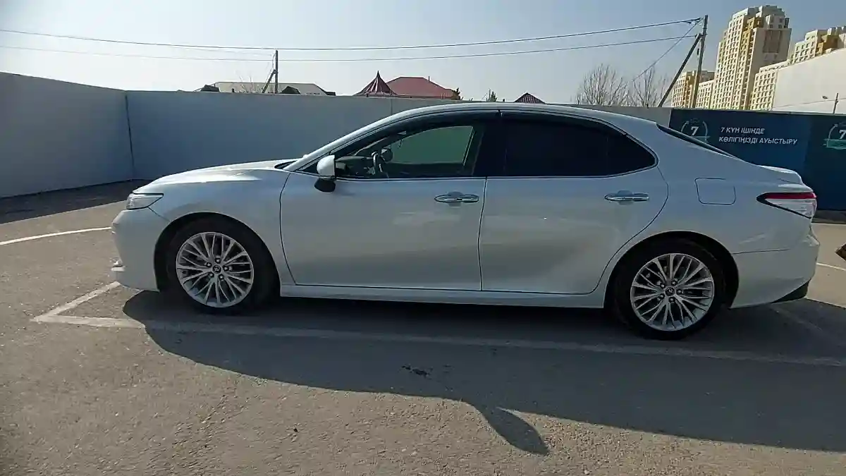 Toyota Camry 2020 года за 14 000 000 тг. в Шымкент
