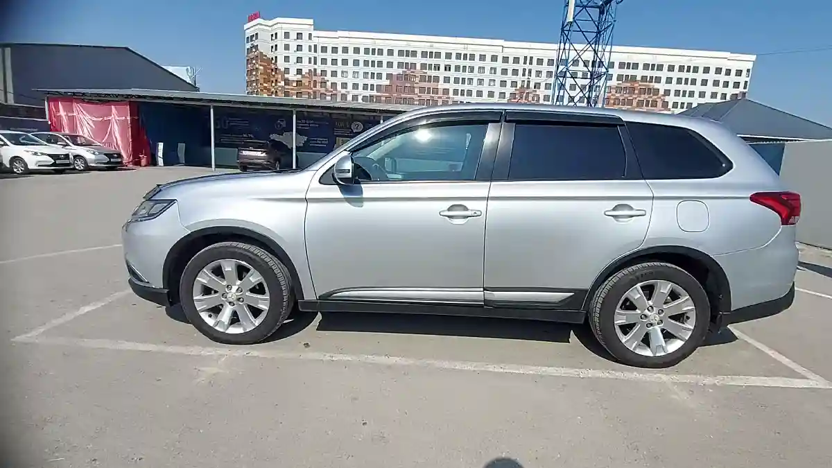 Mitsubishi Outlander 2018 года за 8 500 000 тг. в Шымкент