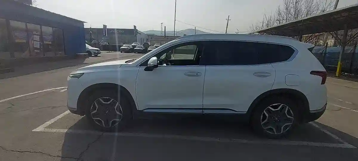 Hyundai Santa Fe 2021 года за 17 000 000 тг. в Алматы
