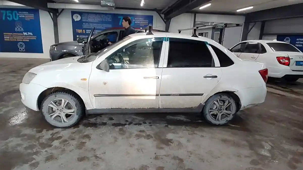LADA (ВАЗ) Granta 2013 года за 2 000 000 тг. в Астана