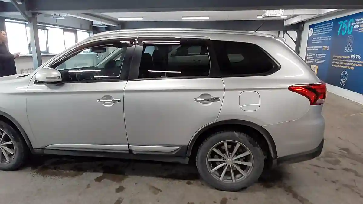 Mitsubishi Outlander 2015 года за 7 900 000 тг. в Астана
