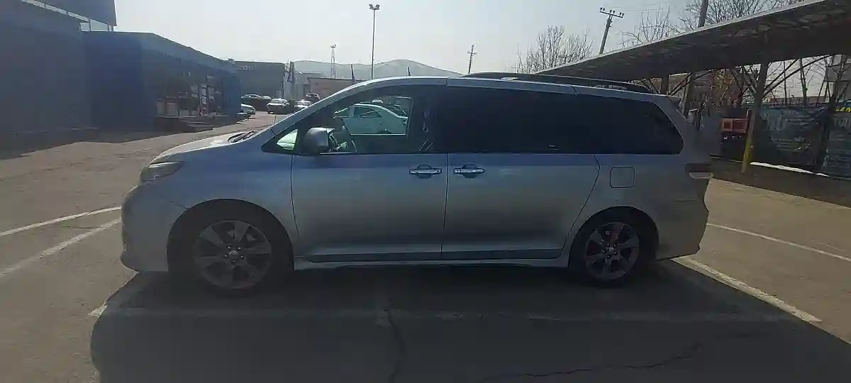 Toyota Sienna 2012 года за 12 500 000 тг. в Алматы