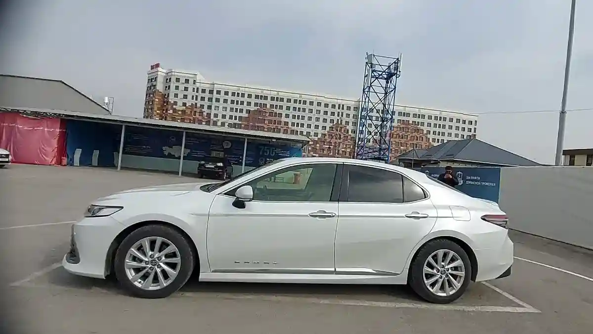 Toyota Camry 2022 года за 13 500 000 тг. в Шымкент