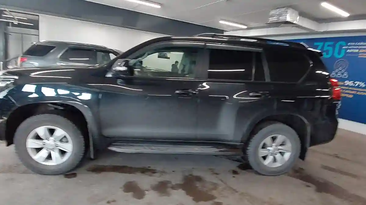 Toyota Land Cruiser Prado 2018 года за 21 000 000 тг. в Астана