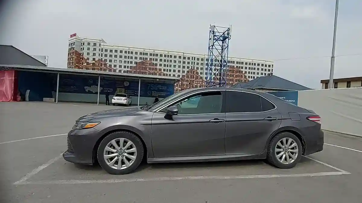 Toyota Camry 2017 года за 12 000 000 тг. в Шымкент