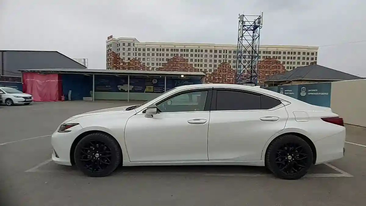 Lexus ES 2022 года за 23 000 000 тг. в Шымкент