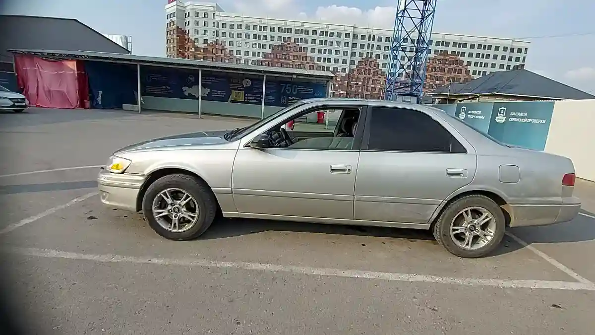 Toyota Camry 2000 года за 3 500 000 тг. в Шымкент