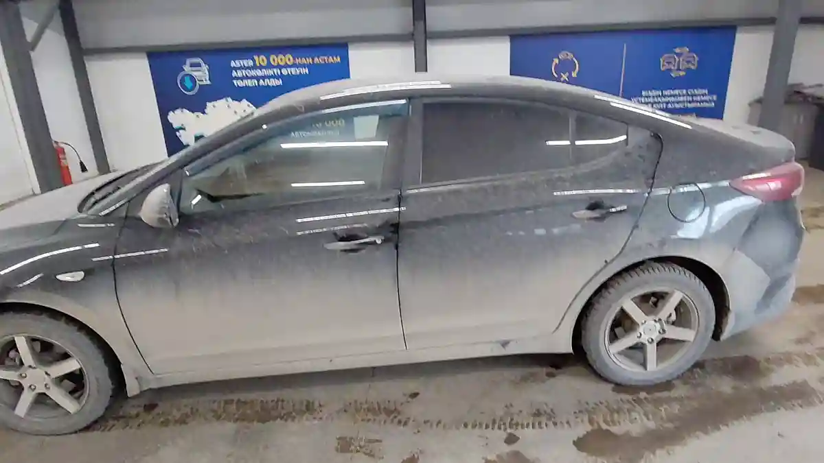 Hyundai Elantra 2017 года за 6 000 000 тг. в Астана