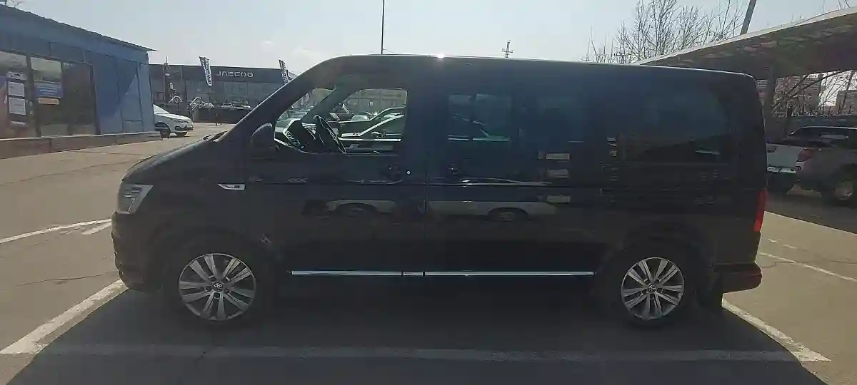 Volkswagen Multivan 2017 года за 18 000 000 тг. в Алматы