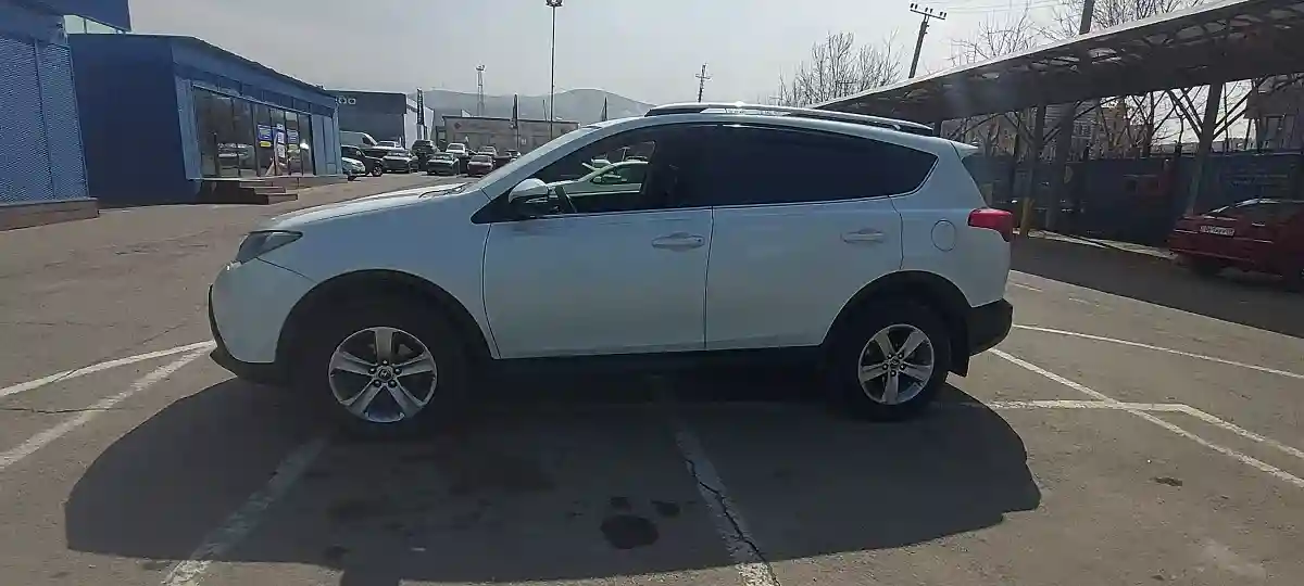 Toyota RAV4 2015 года за 10 000 000 тг. в Алматы