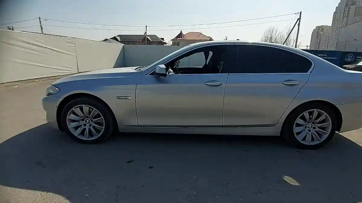 BMW 5 серии 2013 года за 11 000 000 тг. в Шымкент