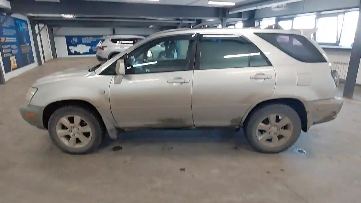 Lexus RX 2000 года за 5 000 000 тг. в Астана