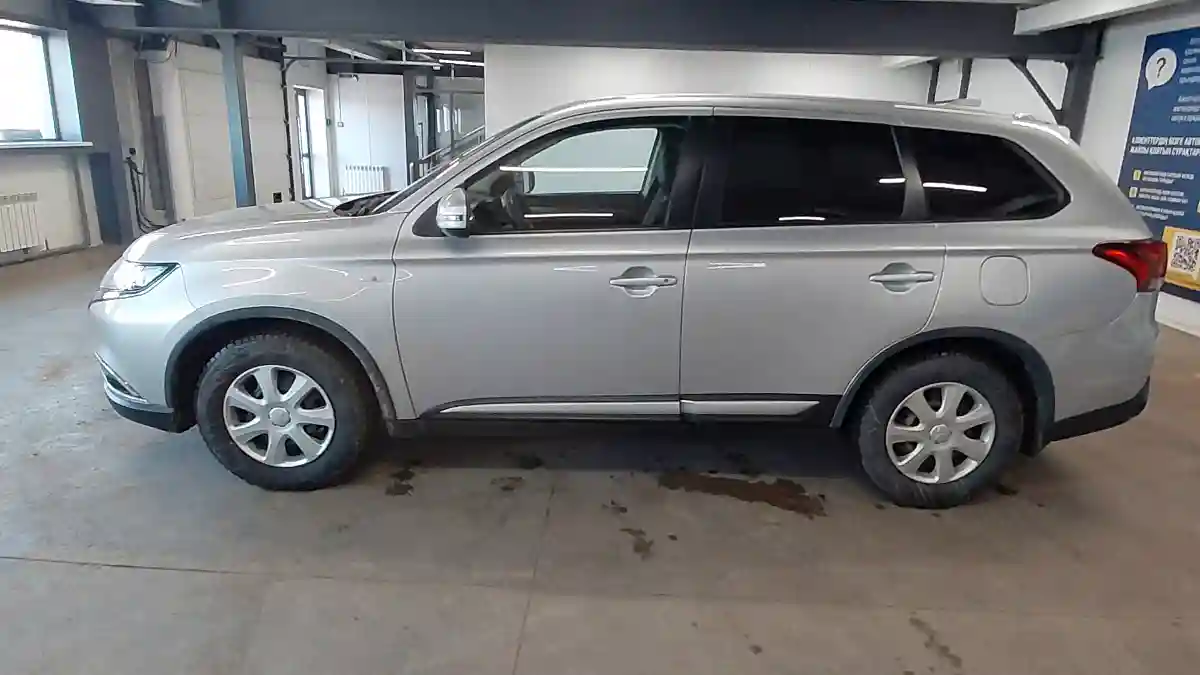 Mitsubishi Outlander 2018 года за 9 500 000 тг. в Астана