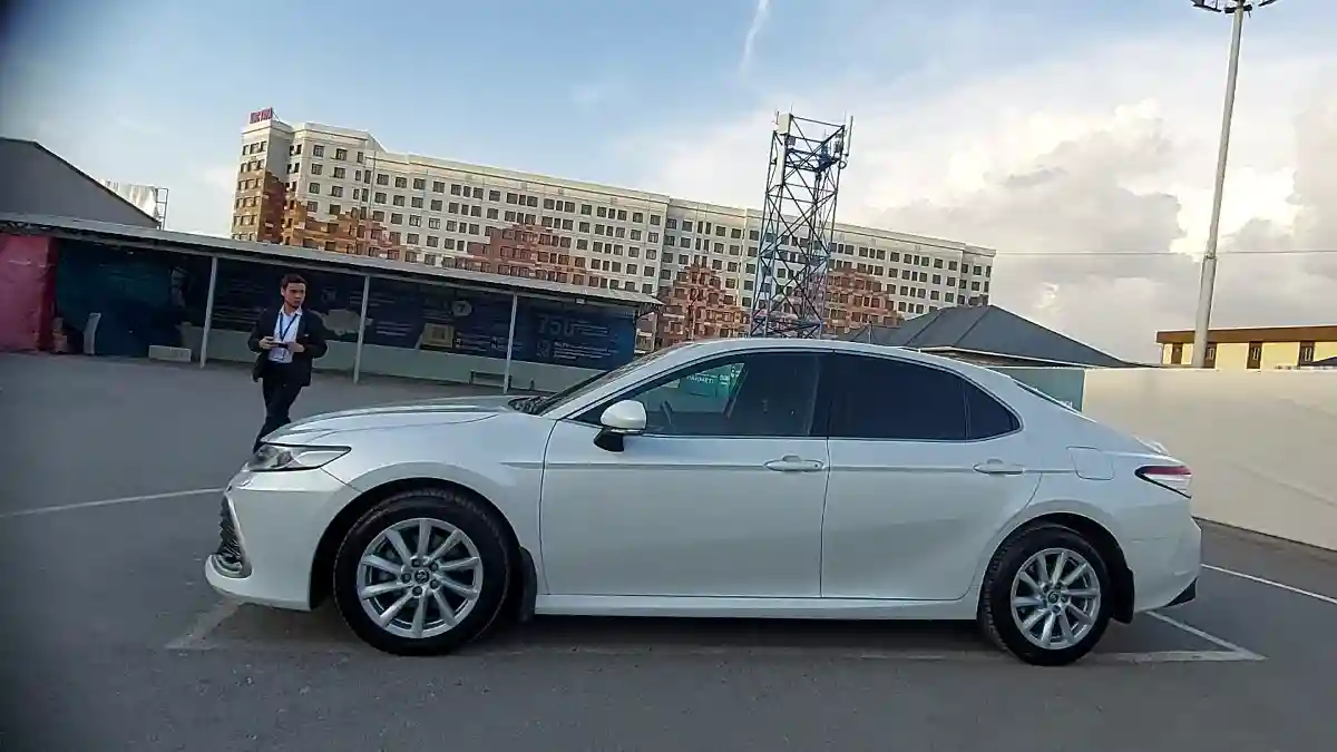 Toyota Camry 2021 года за 13 000 000 тг. в Шымкент