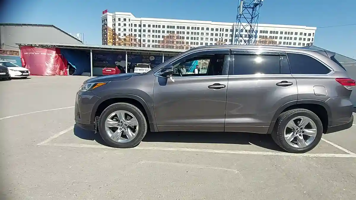 Toyota Highlander 2017 года за 17 000 000 тг. в Шымкент