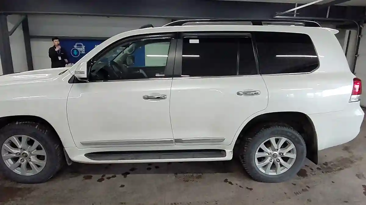 Toyota Land Cruiser 2018 года за 34 000 000 тг. в Астана