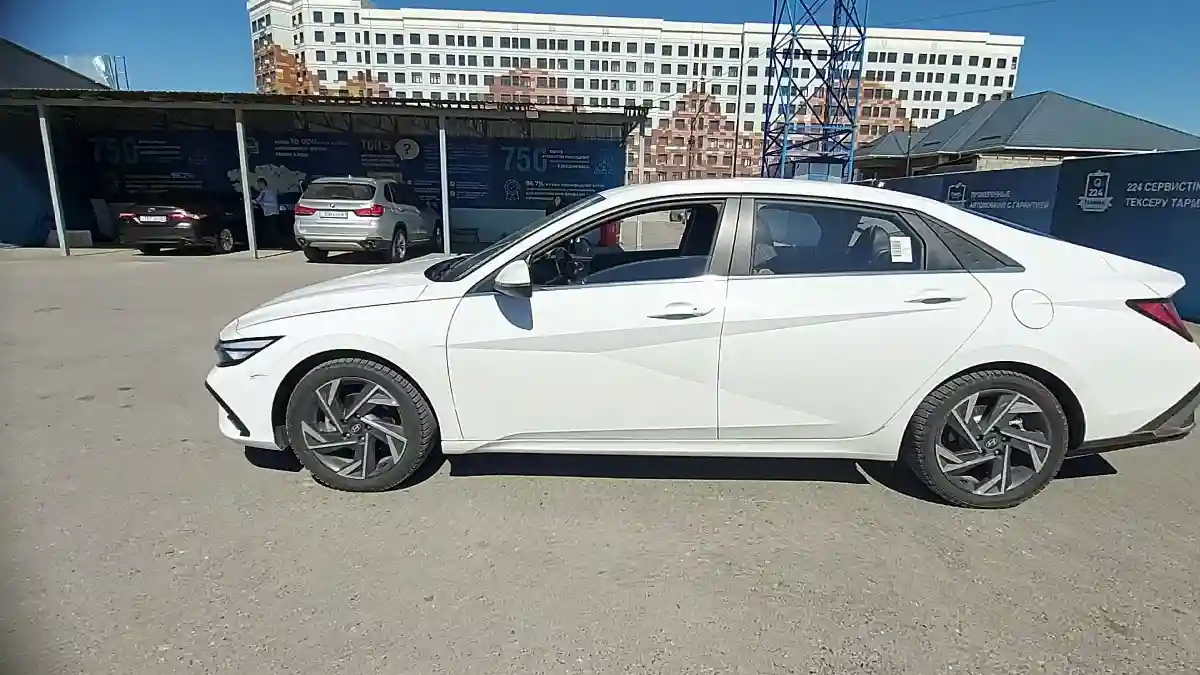 Hyundai Elantra 2024 года за 10 000 000 тг. в Шымкент