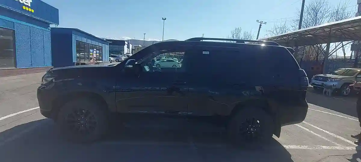 Toyota Land Cruiser Prado 2023 года за 28 300 000 тг. в Алматы