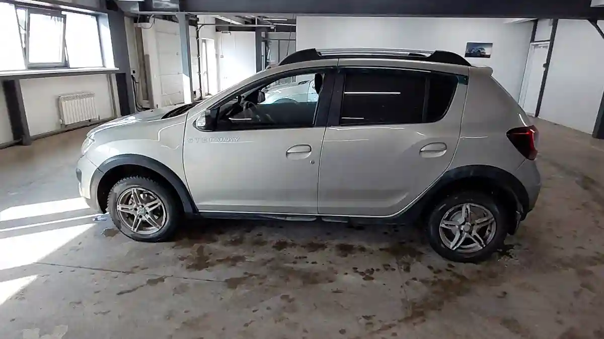 Renault Sandero 2017 года за 3 300 000 тг. в Астана