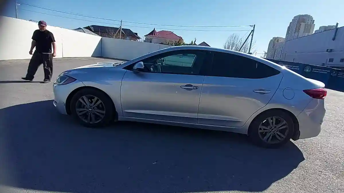 Hyundai Elantra 2018 года за 6 000 000 тг. в Шымкент