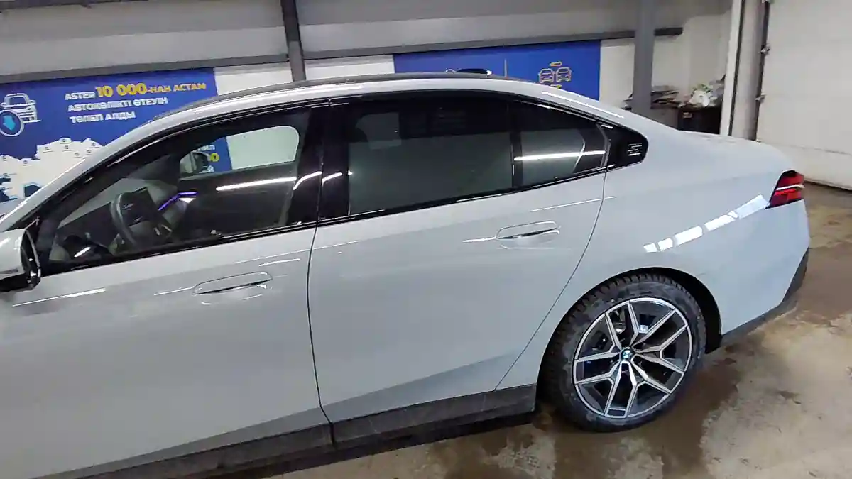 BMW 5 серии 2024 года за 36 000 000 тг. в Астана