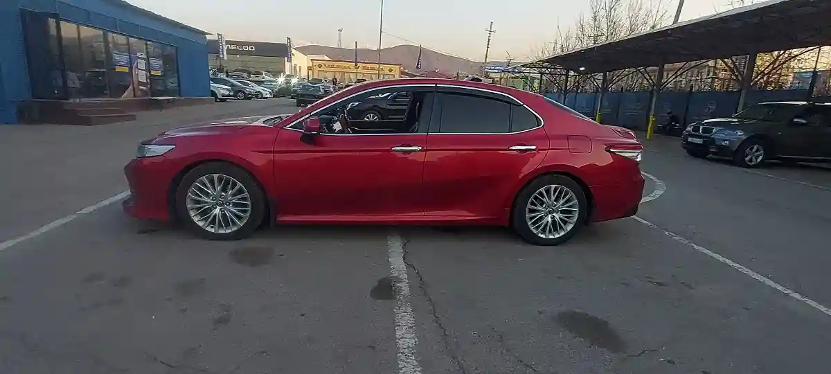 Toyota Camry 2019 года за 14 000 000 тг. в Алматы