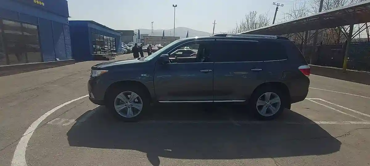 Toyota Highlander 2011 года за 11 000 000 тг. в Алматы