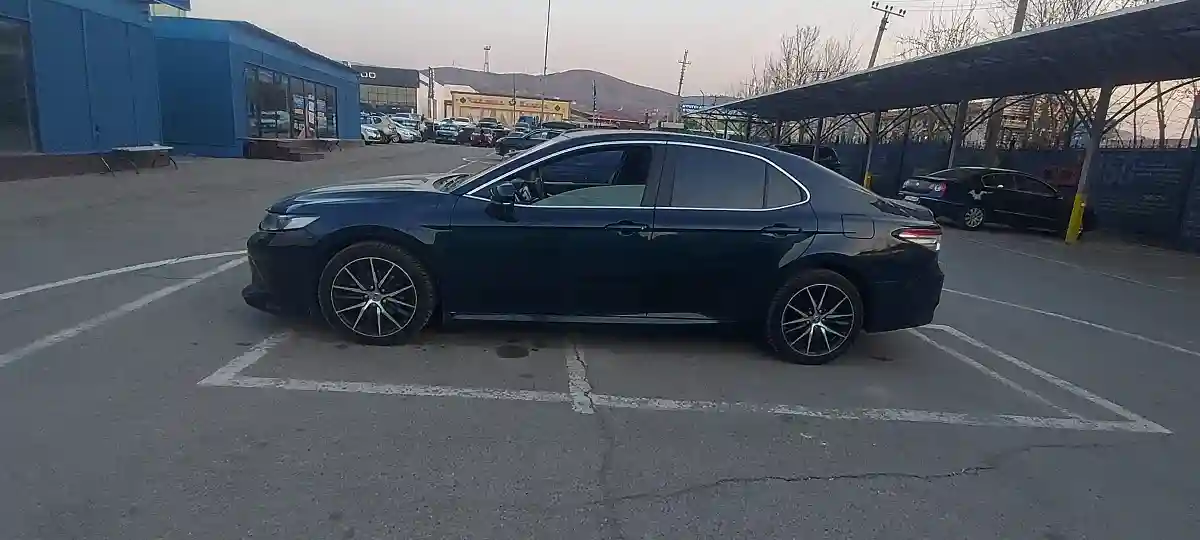 Toyota Camry 2020 года за 13 000 000 тг. в Алматы