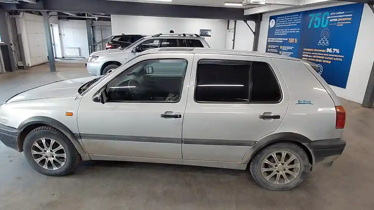 Volkswagen Golf 1994 года за 1 000 000 тг. в Астана