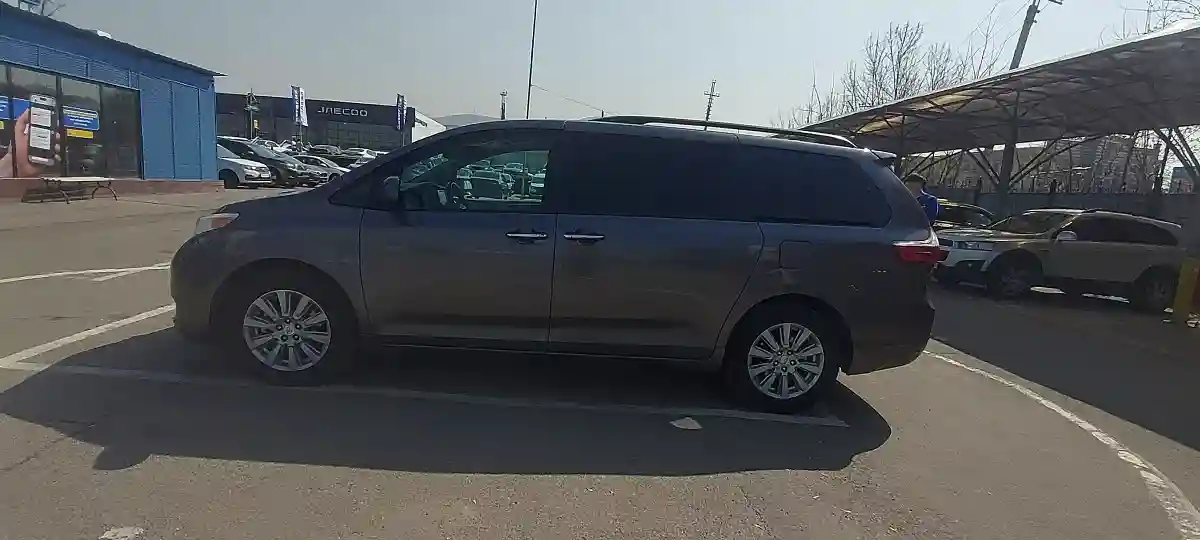 Toyota Sienna 2016 года за 13 400 000 тг. в Алматы